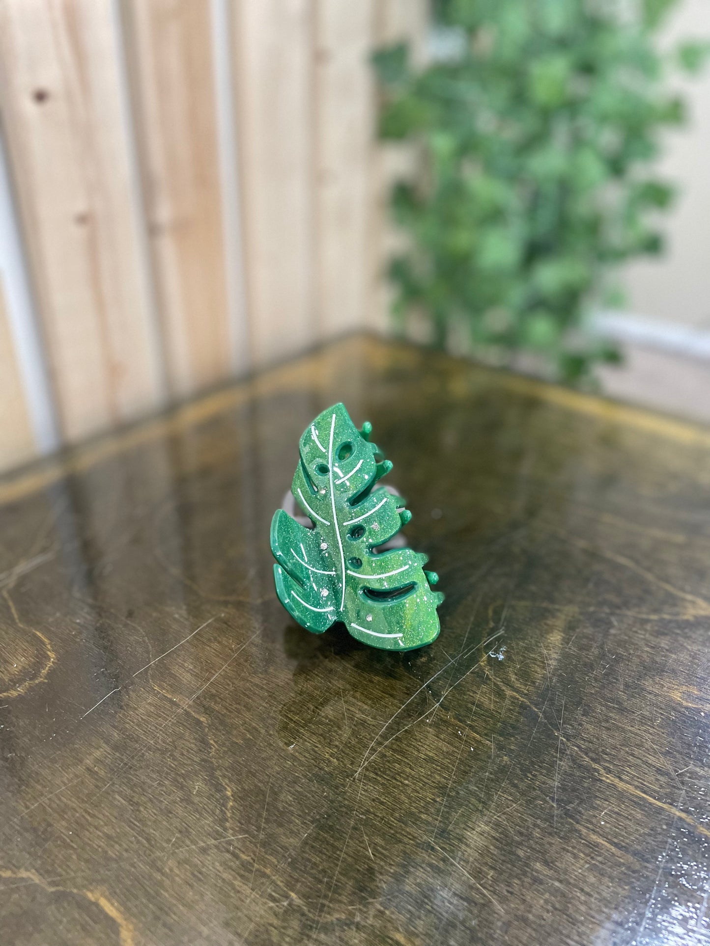 Planters Claw Clip