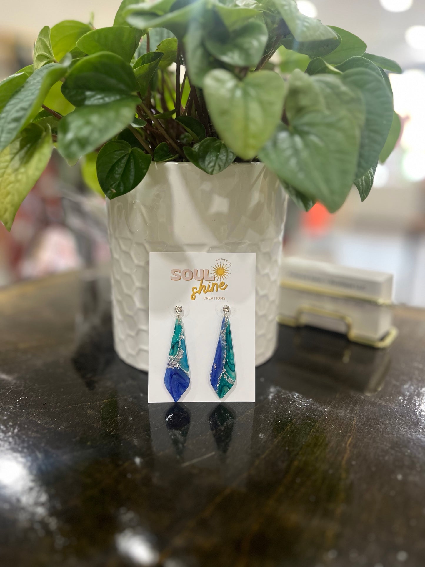 Dangle clay earrings